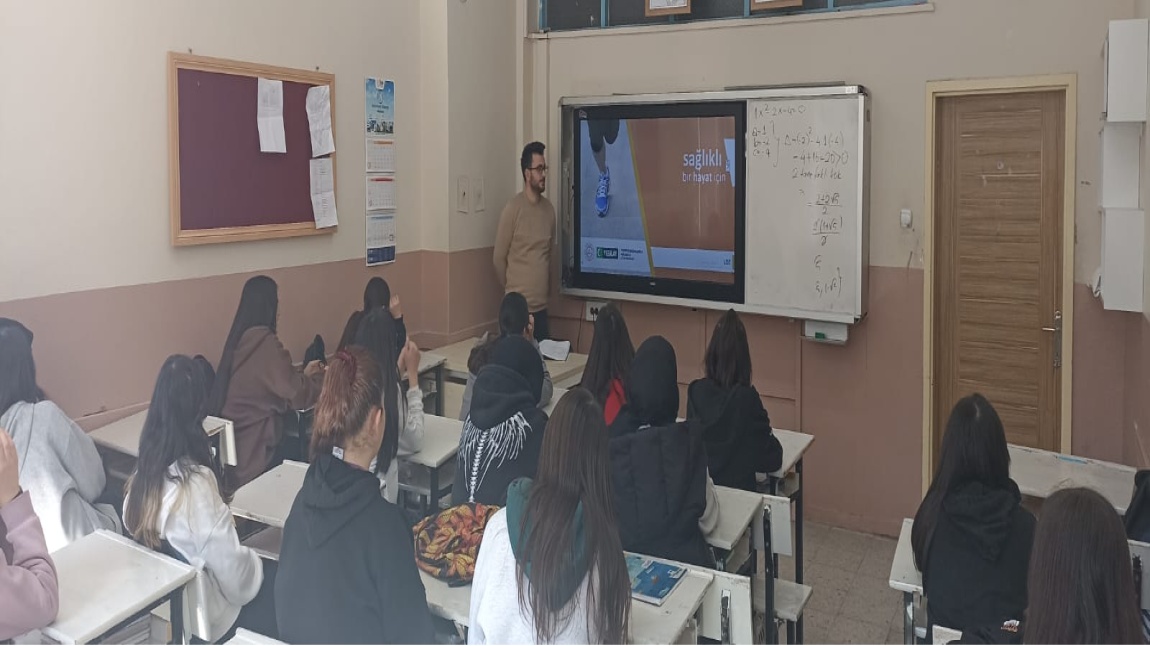 Türkiye Bağımlılıkla Mücadele kapsamında 10-A ve 10-B sınıfındaki öğrencilere yönelik 'Sağlıklı Yaşam' konulu bilgilendirme ve farkındalık eğitimi verilmiştir.